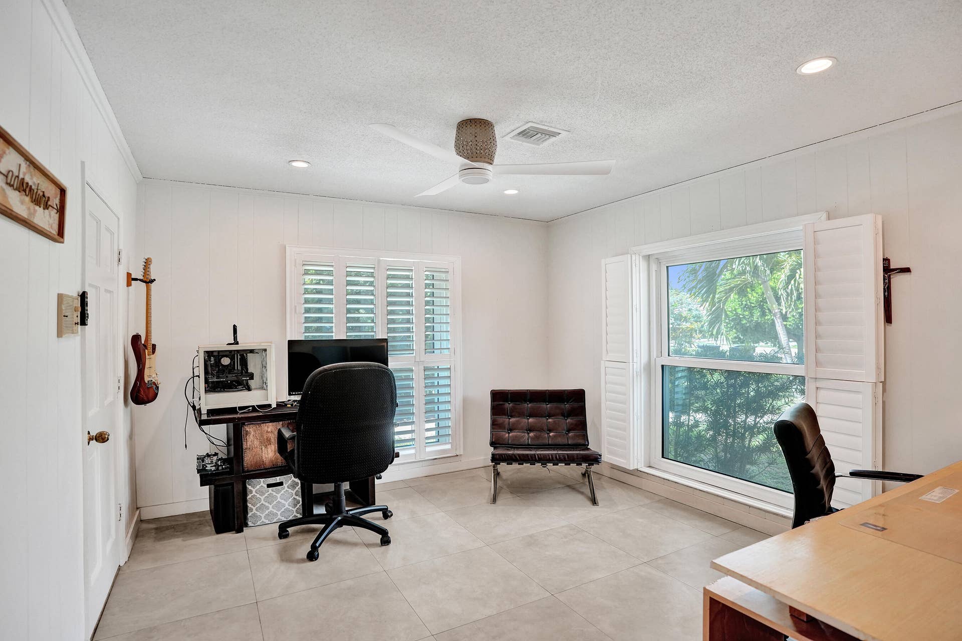 4800 NE 26TH Avenue, Fort Lauderdale, FL 33308 5th Bedroom adjoins the master bath and has private entrance off Living room.