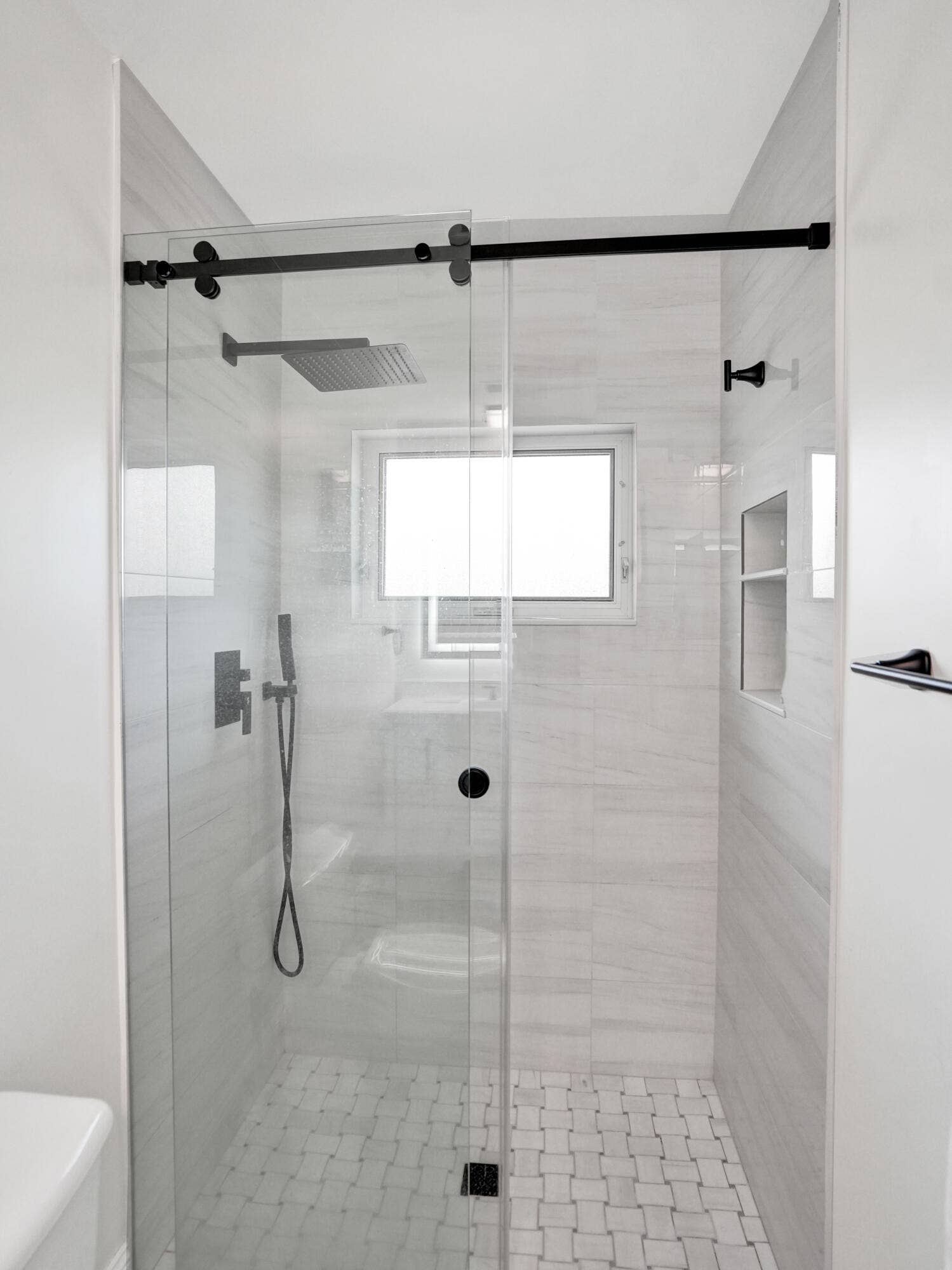 4800 NE 26TH Avenue, Fort Lauderdale, FL 33308 Ensuite bath for guest room
