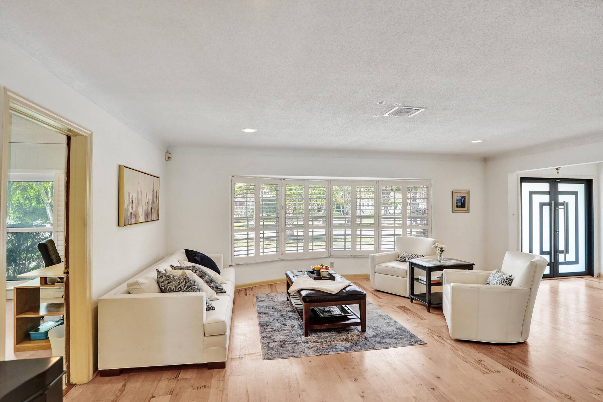 4800 NE 26TH Avenue, Fort Lauderdale, FL 33308 Living room