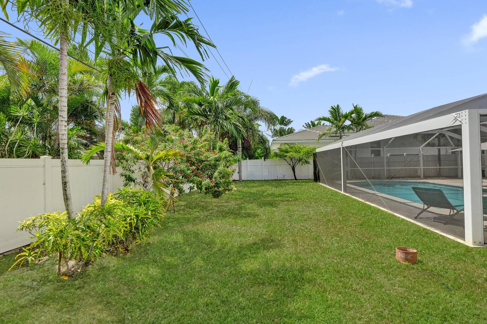 4800 NE 26TH Avenue, Fort Lauderdale, FL 33308 Look at this yard!