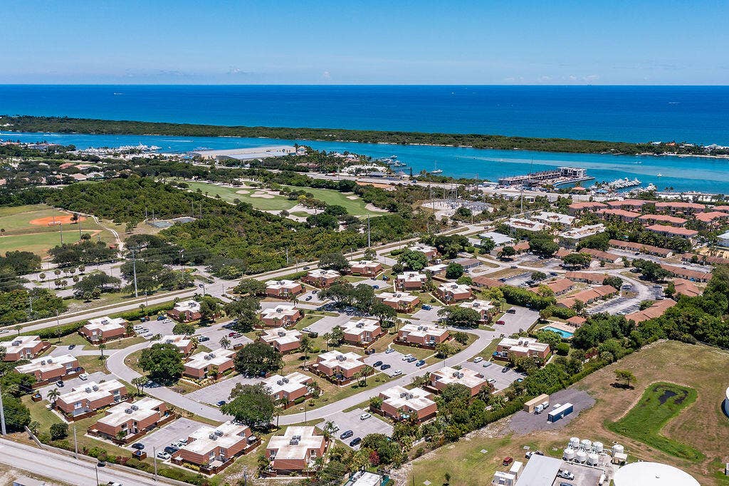 3900 SE County Line Road, Jupiter, FL 33469 3900CountyLineRd-9