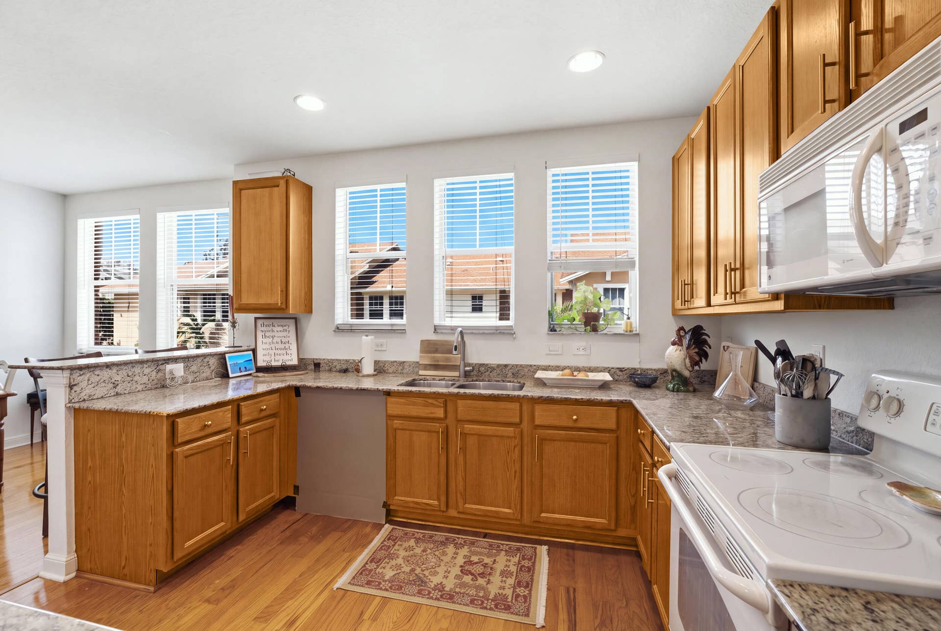 960 Millbrae Court, #6, West Palm Beach, FL 33401 Kitchen (missing dishwasher)
