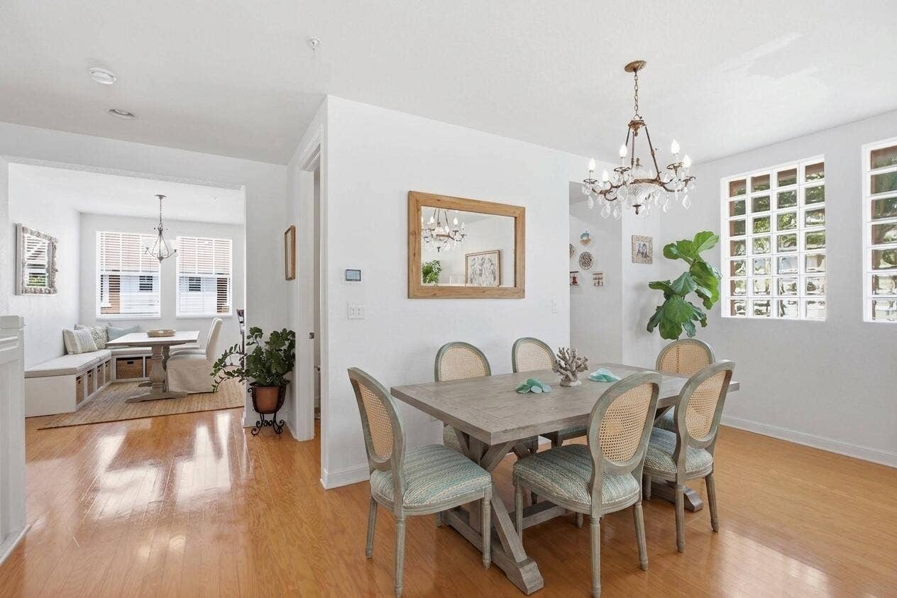960 Millbrae Court, #6, West Palm Beach, FL 33401 VIRTUALLY STAGED dining area