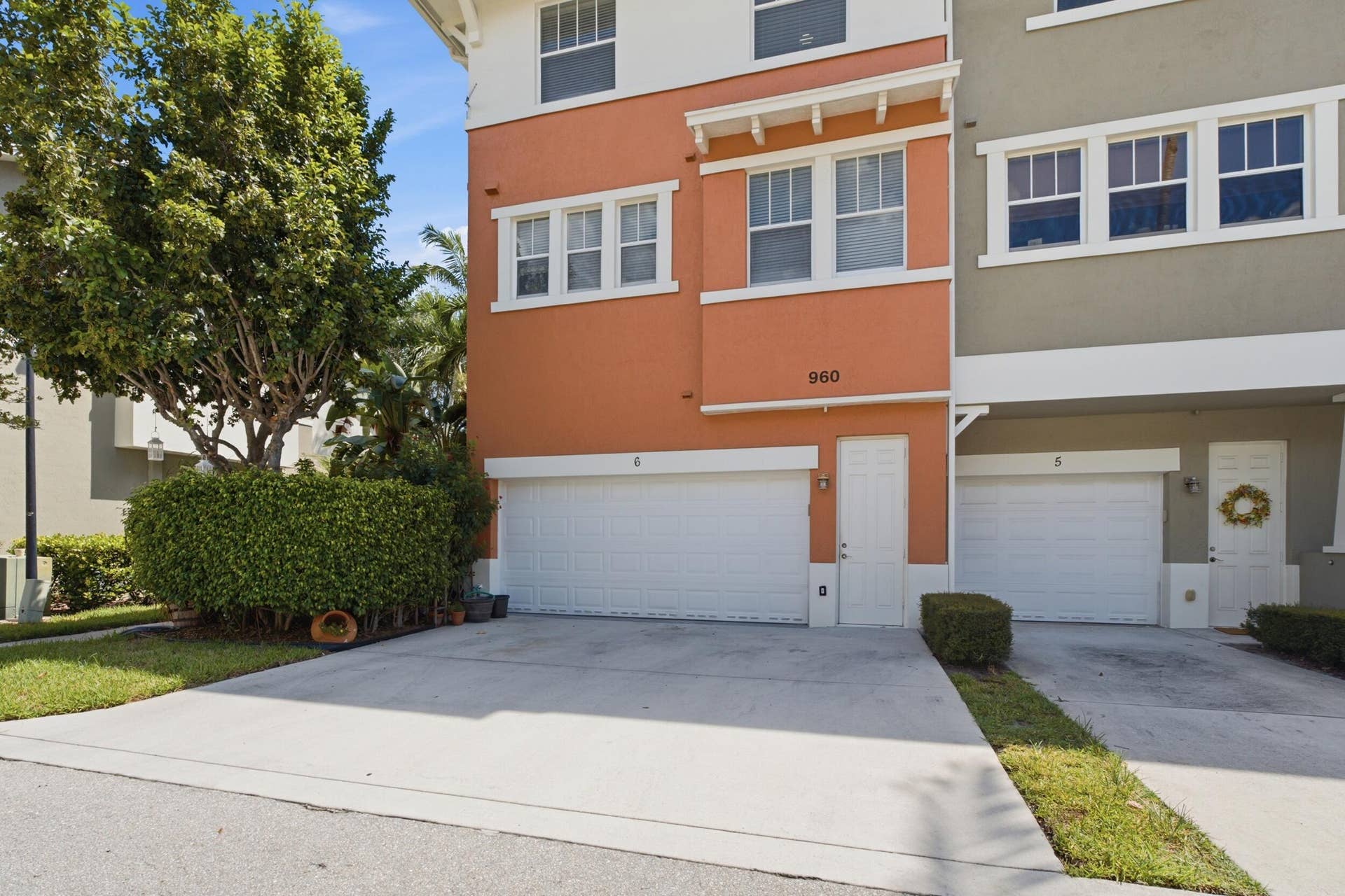 960 Millbrae Court, #6, West Palm Beach, FL 33401 2 car garage and driveway