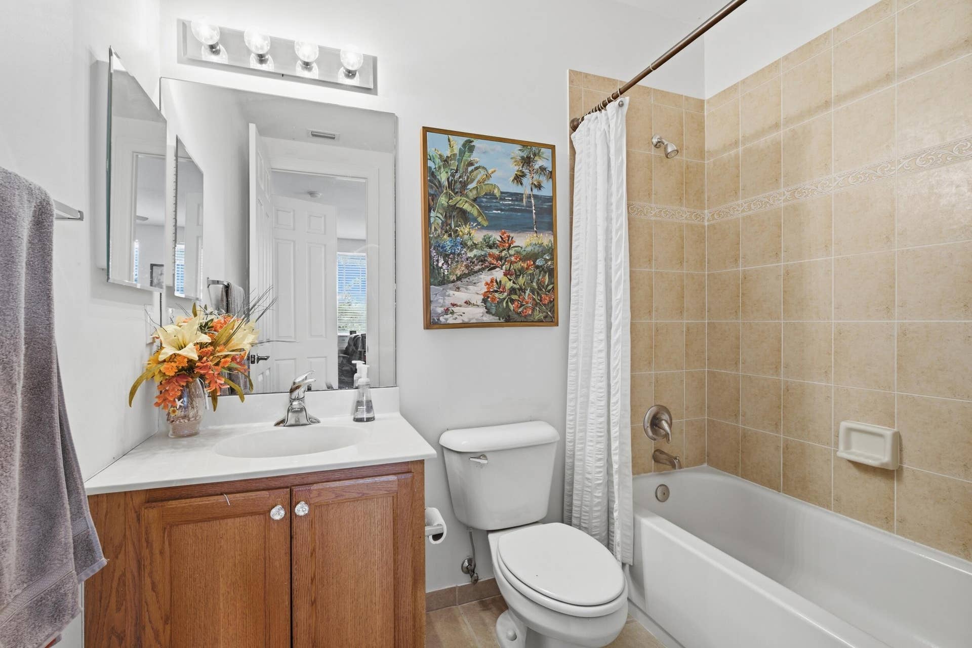 960 Millbrae Court, #6, West Palm Beach, FL 33401 Guest bathroom 1