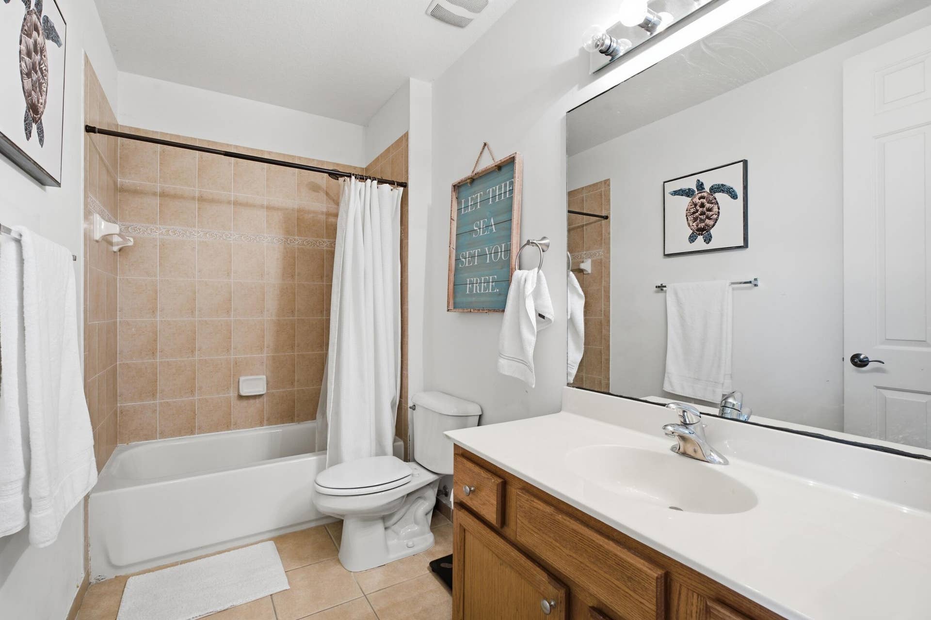 960 Millbrae Court, #6, West Palm Beach, FL 33401 Guest bathroom