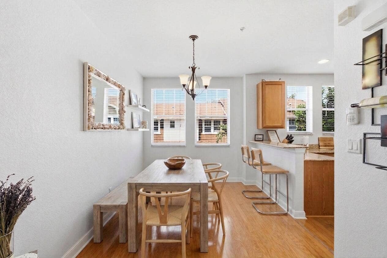 960 Millbrae Court, #6, West Palm Beach, FL 33401 VIRTUALLY STAGED breakfast nook