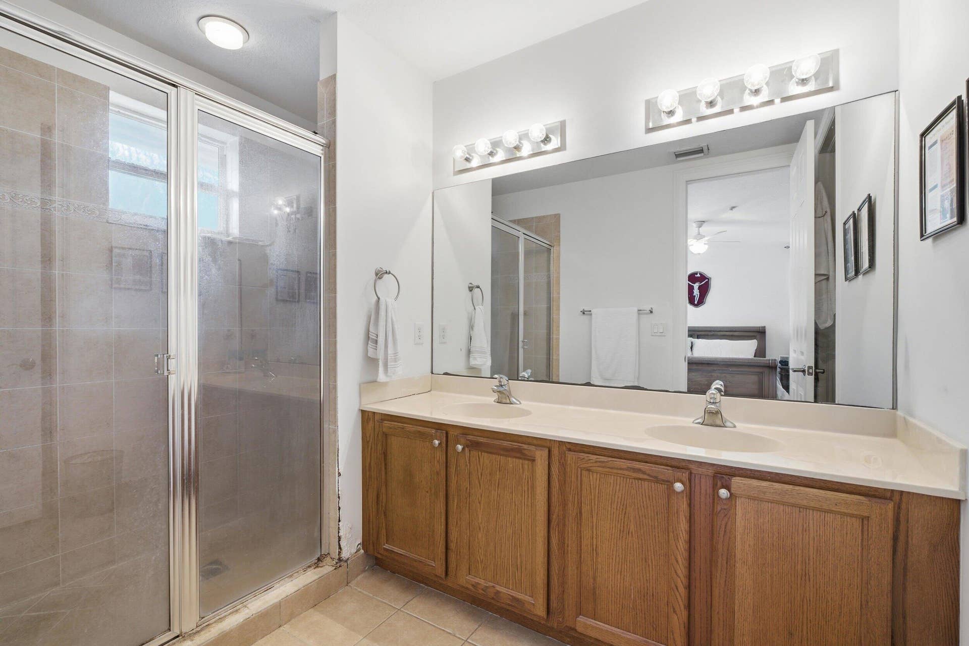 960 Millbrae Court, #6, West Palm Beach, FL 33401 Ensuite bath