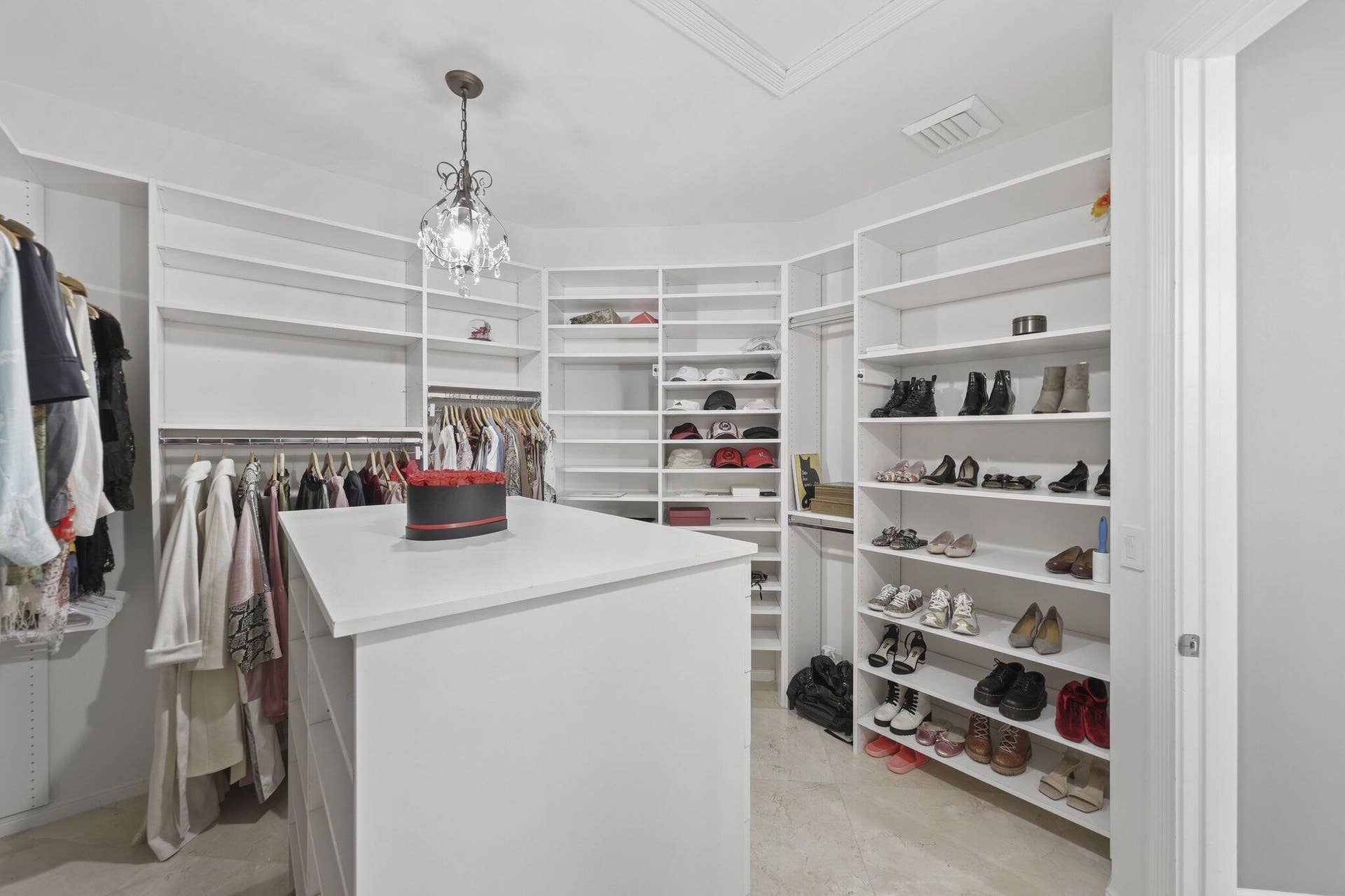 MB walk in closet
