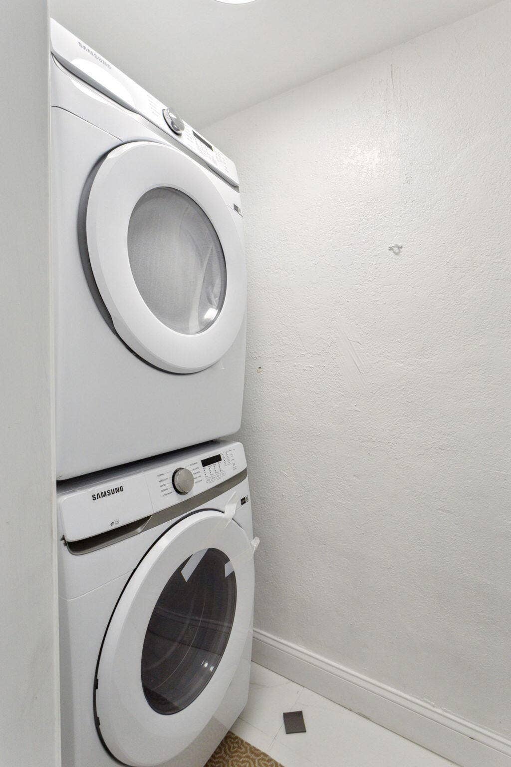 1530 NW 18TH Court, Fort Lauderdale, FL 33311 Washer/Dryer