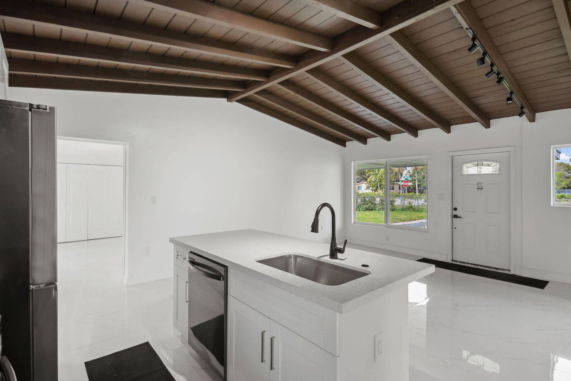 1530 NW 18TH Court, Fort Lauderdale, FL 33311 Kitchen