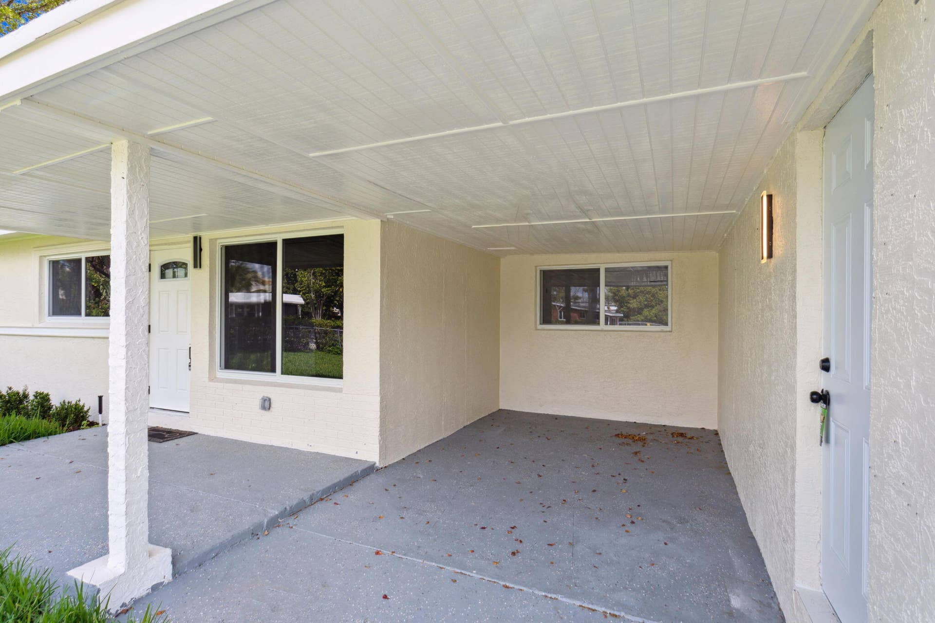1530 NW 18TH Court, Fort Lauderdale, FL 33311 Carport