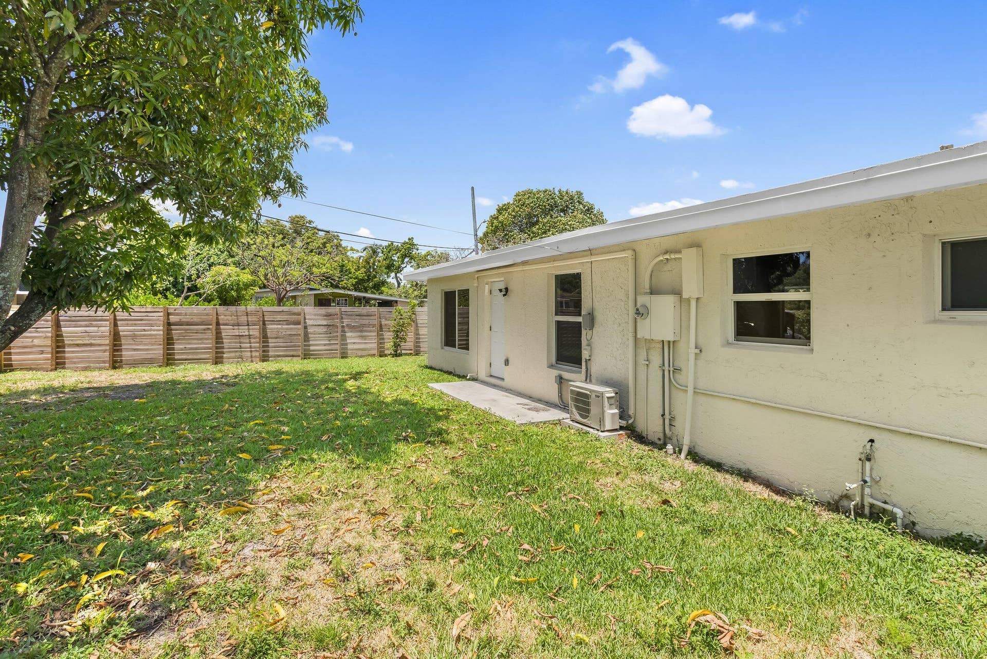 1530 NW 18TH Court, Fort Lauderdale, FL 33311 Backyard