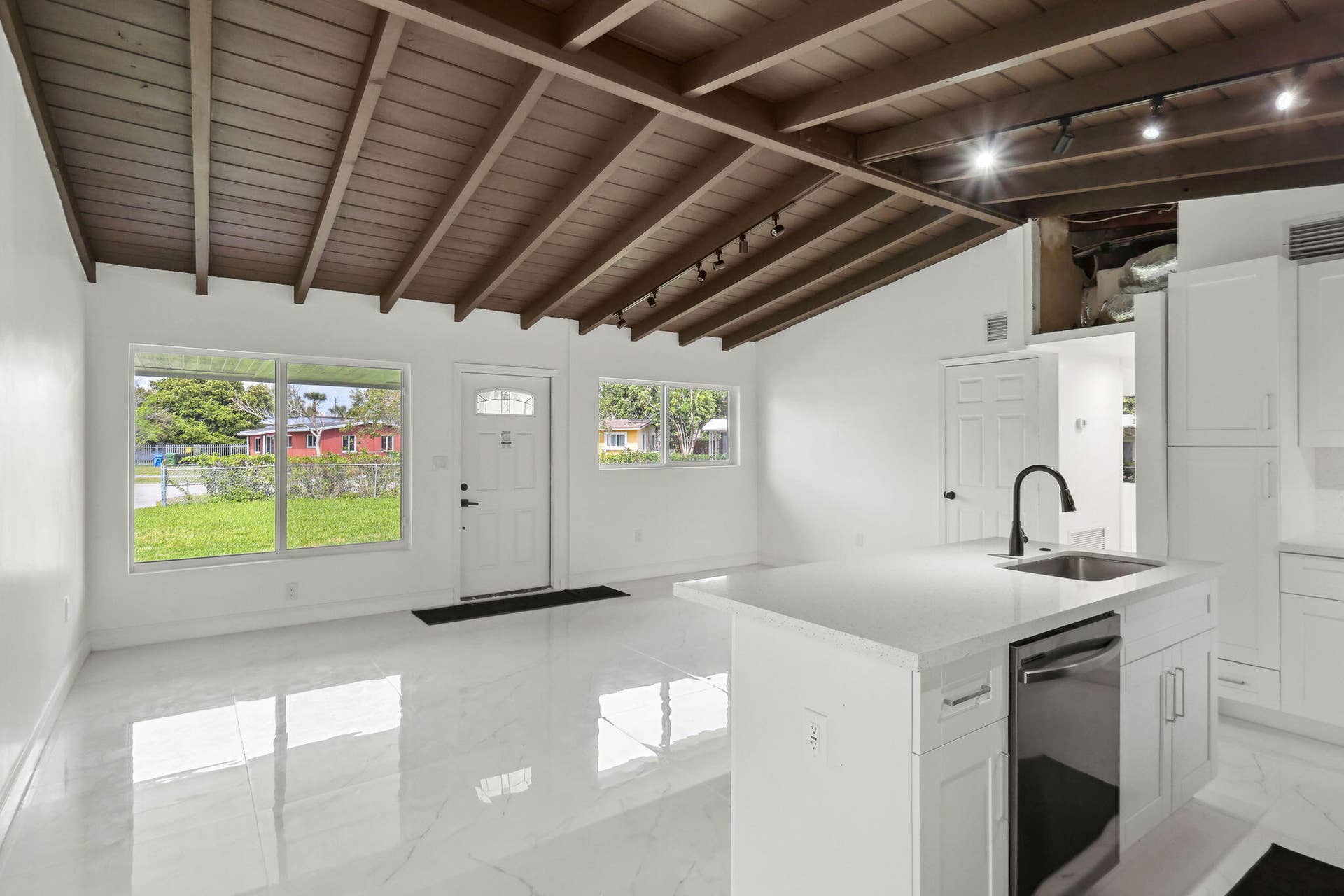 1530 NW 18TH Court, Fort Lauderdale, FL 33311 Kitchen