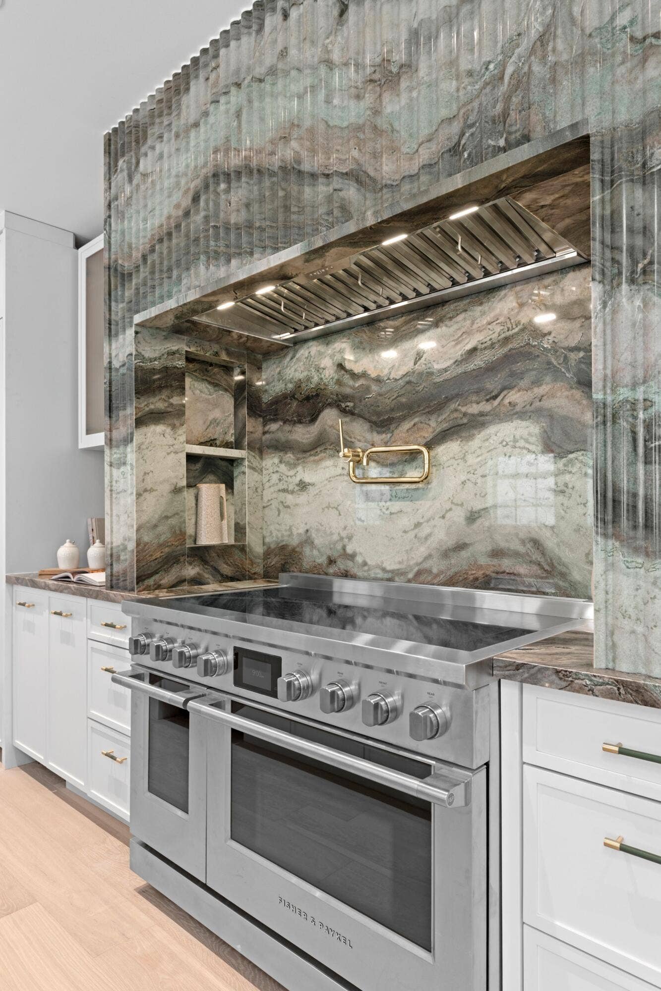 11 - Kitchen