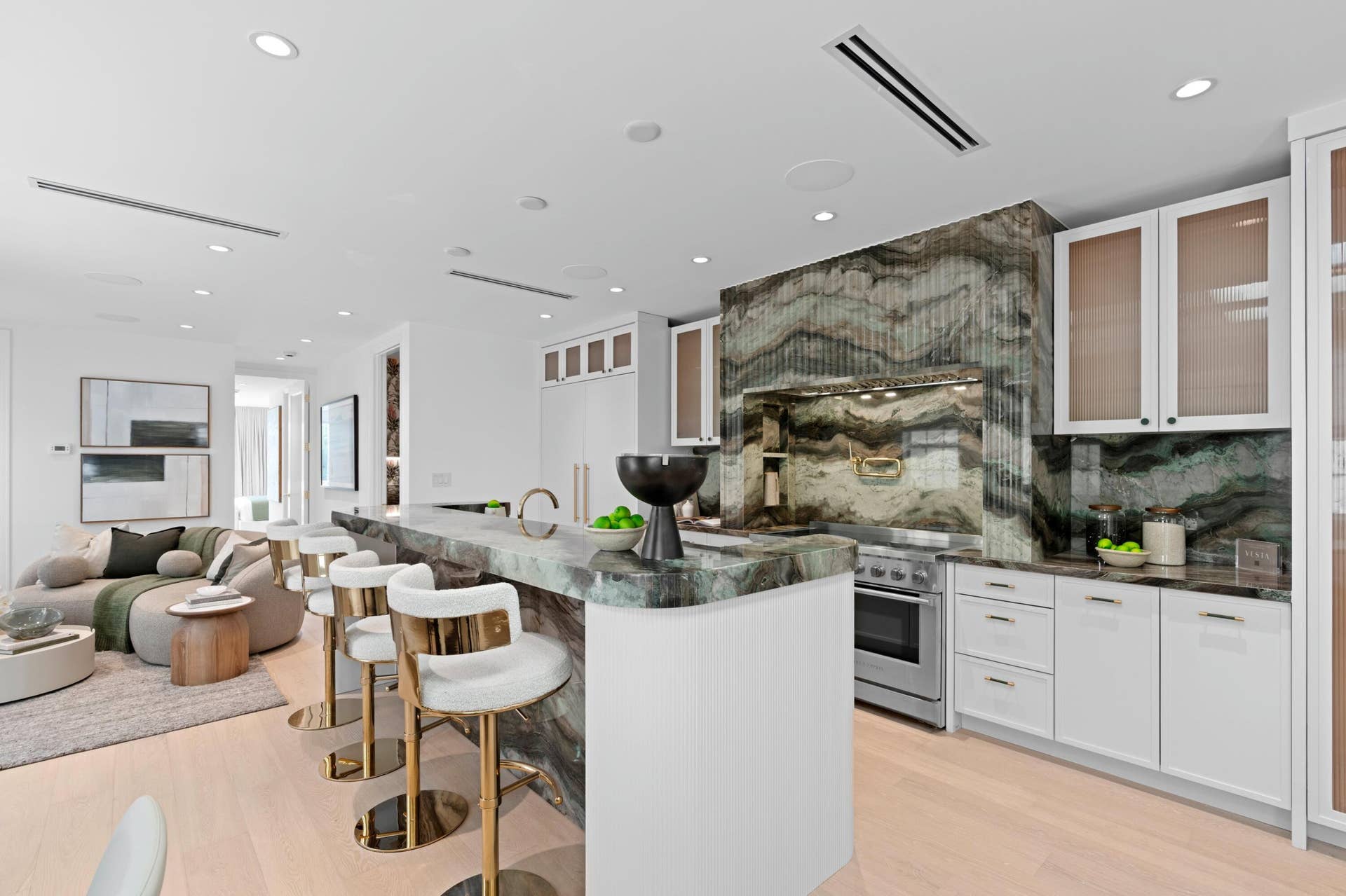 6 - Living Kitchen