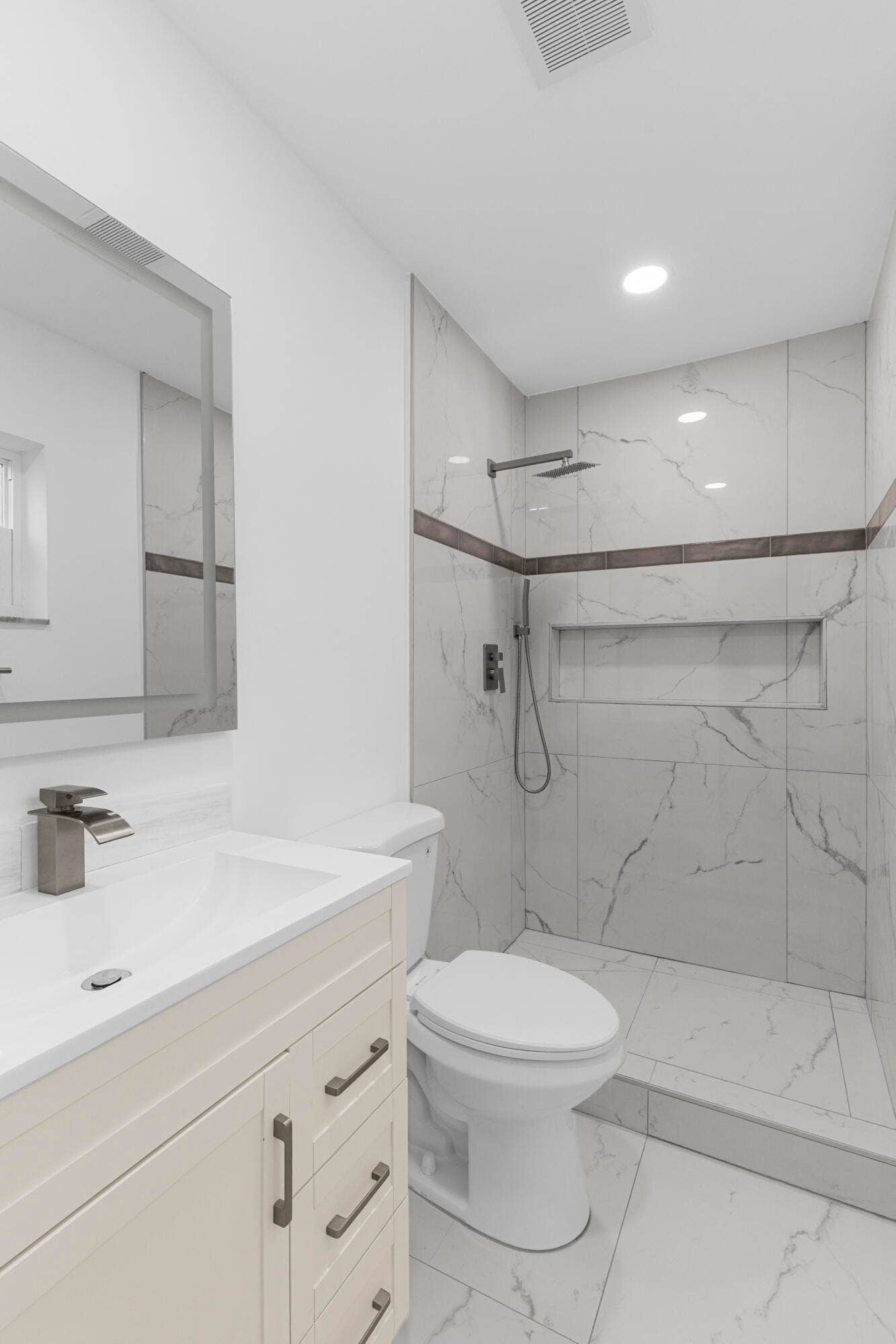 1772 NW 38th Street, Oakland Park, FL 33309 R6II5523