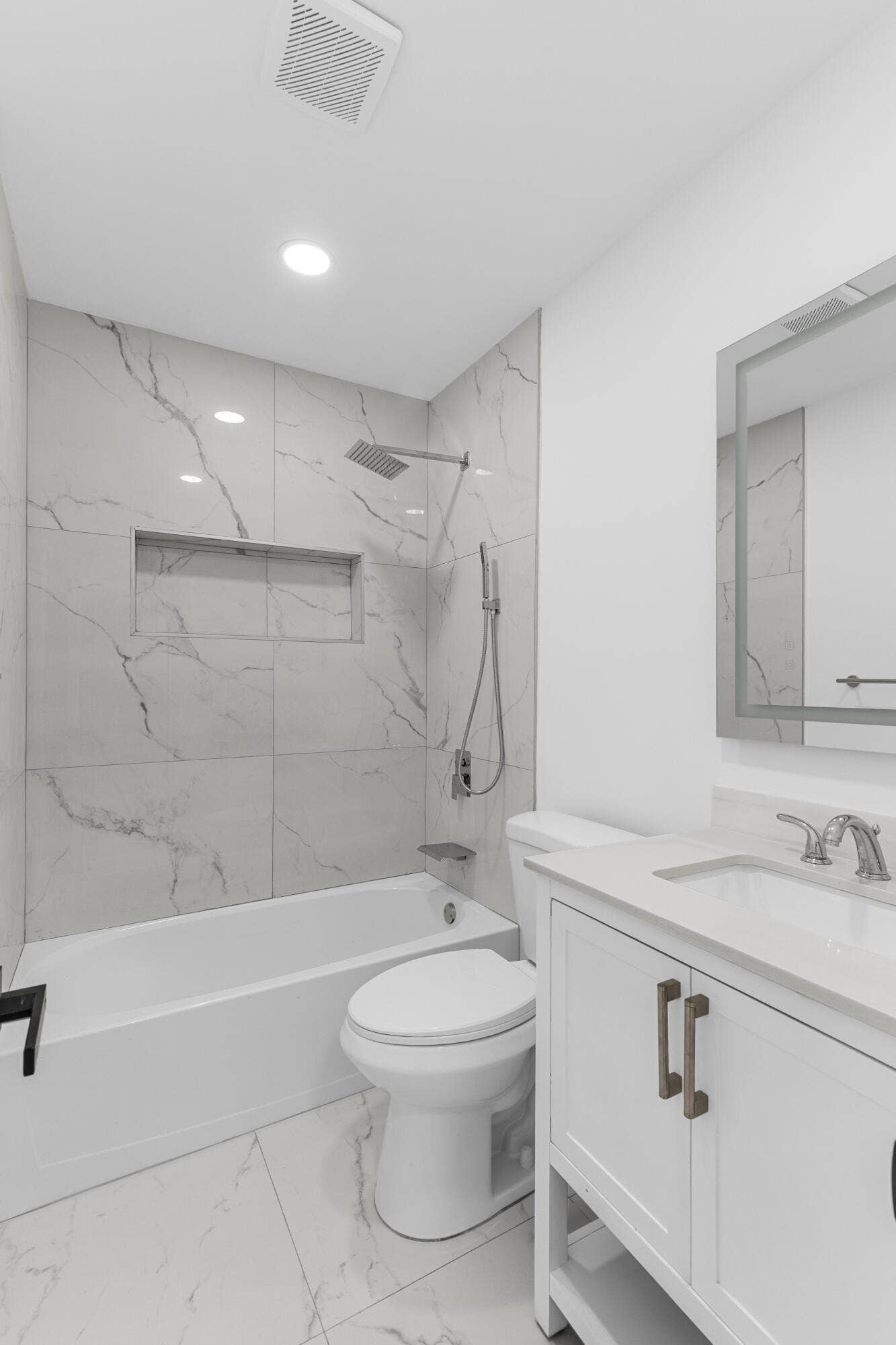 1772 NW 38th Street, Oakland Park, FL 33309 R6II5541