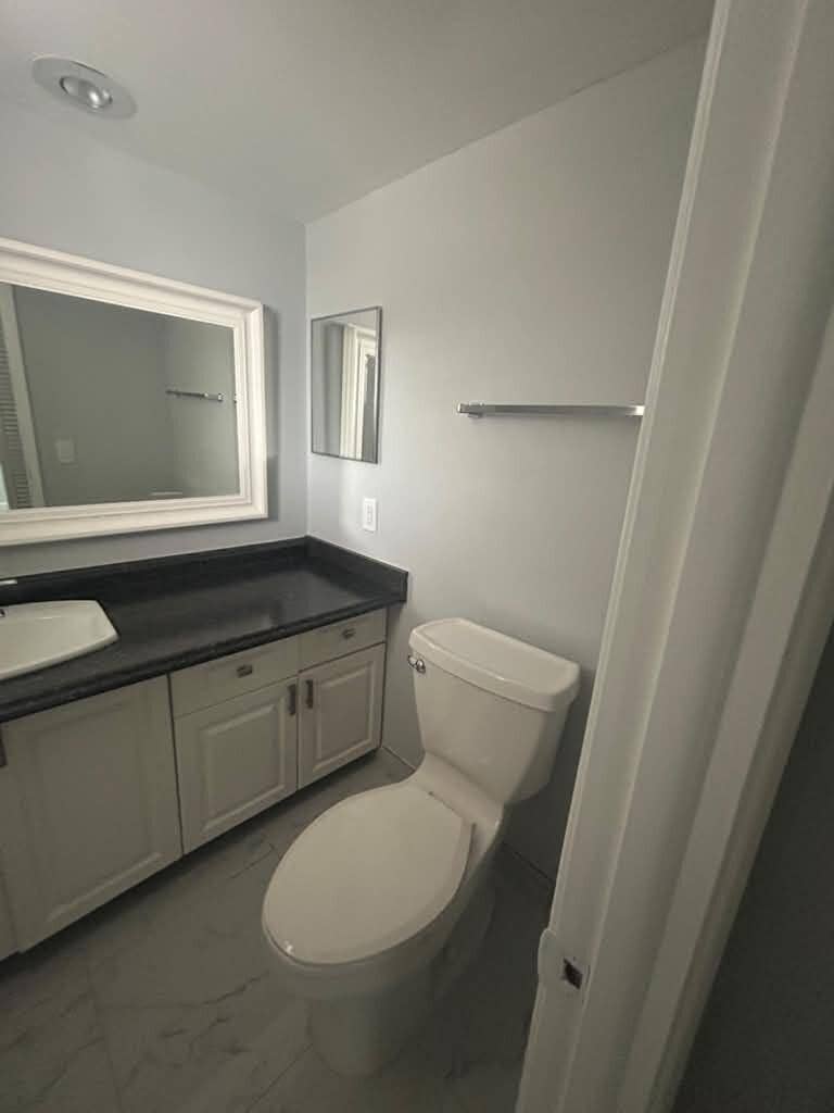 2661 S COURSE Drive, #306, Pompano Beach, FL 33069 HALF BATHROOM