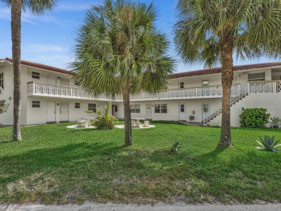 Property photo for 90 NE 19th Avenue, #10, Deerfield Beach, FL