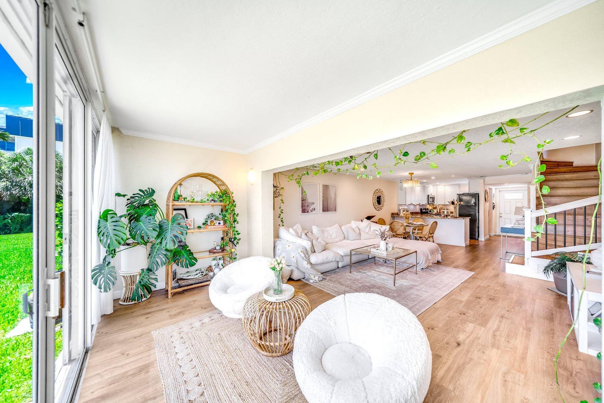 55-web-or-mls-JOY09300