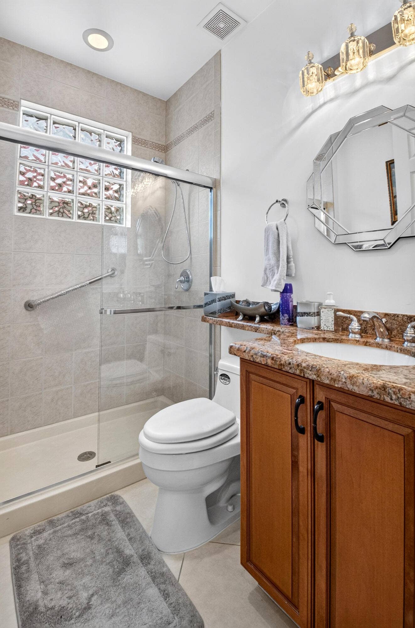 6600 Capistrano Beach Trail, Delray Beach, FL 33446 Upgraded Guest Bathroom