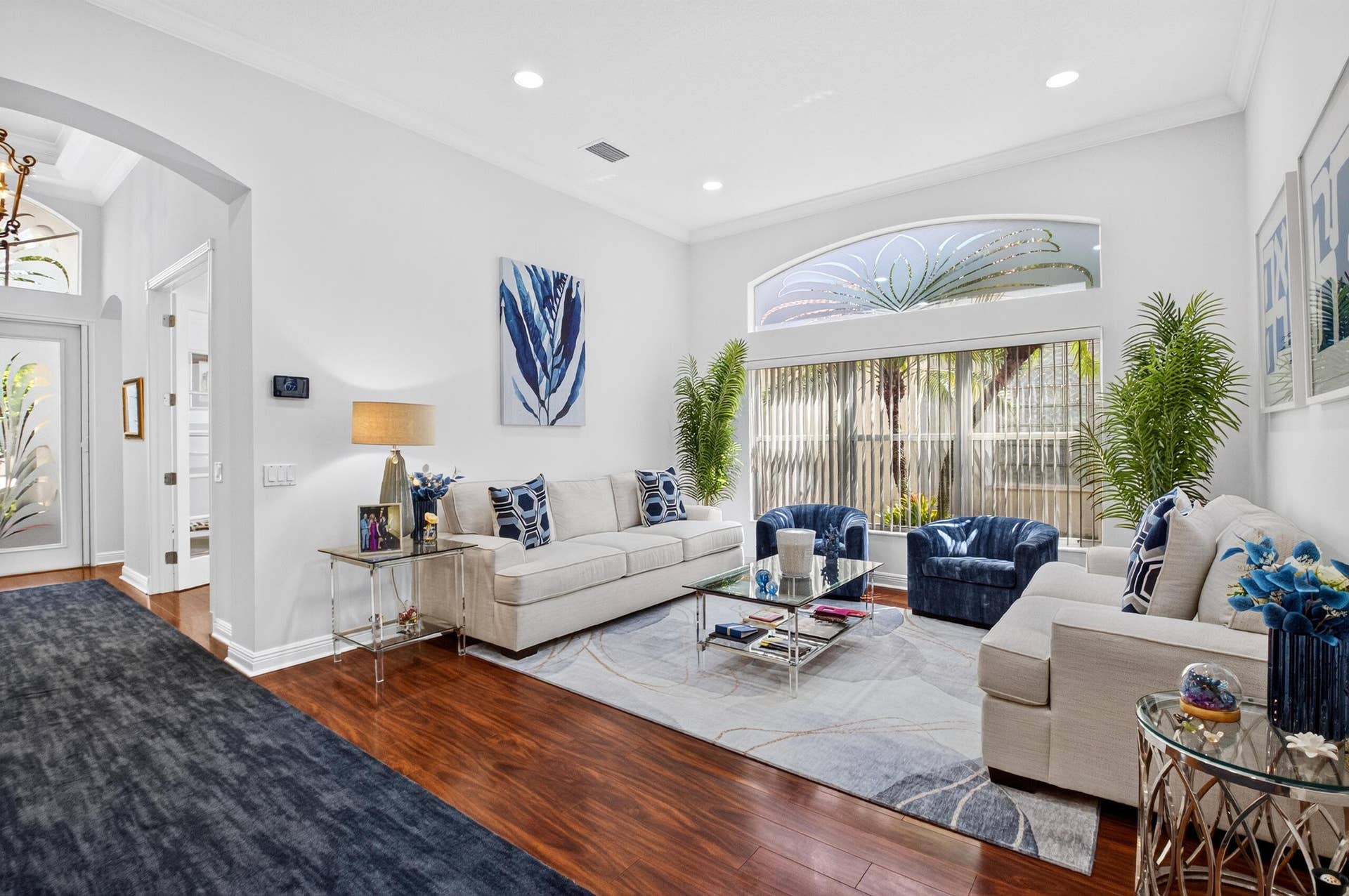 6600 Capistrano Beach Trail, Delray Beach, FL 33446 The high ceiling creates an airy open feel.