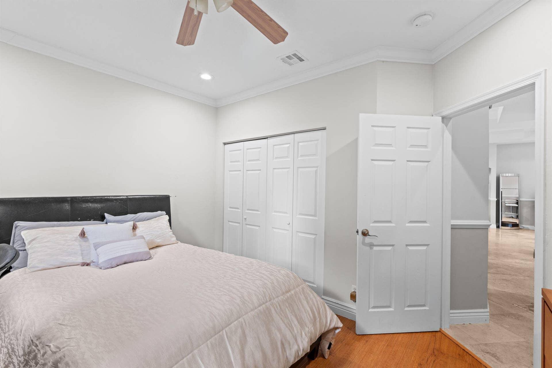 33-web-or-mls-A7406056