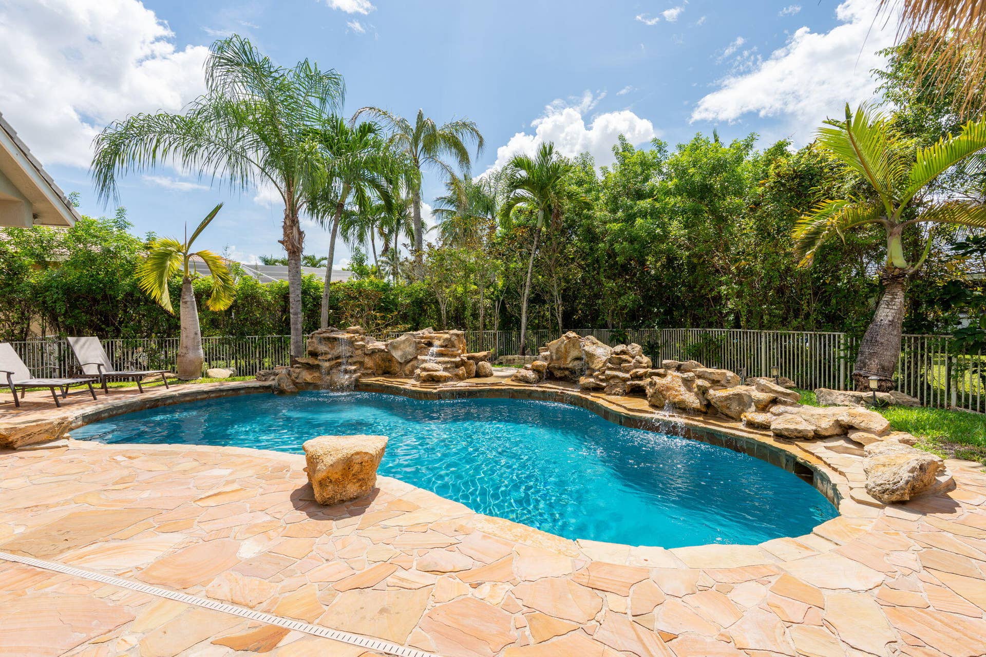 55-web-or-mls-A7406130