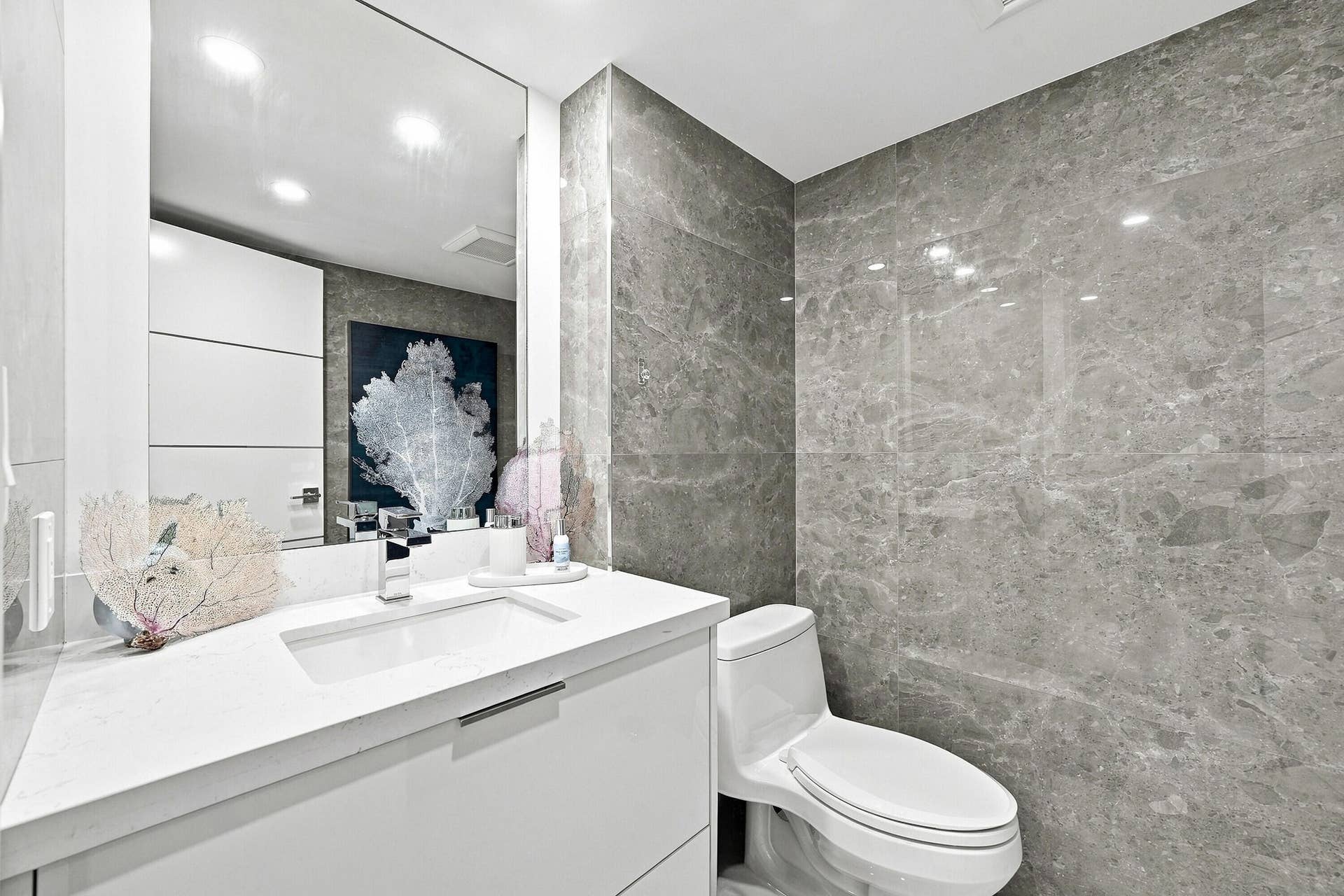 3550 GALT OCEAN Drive, #309, Fort Lauderdale, FL 33308 40_bathroom