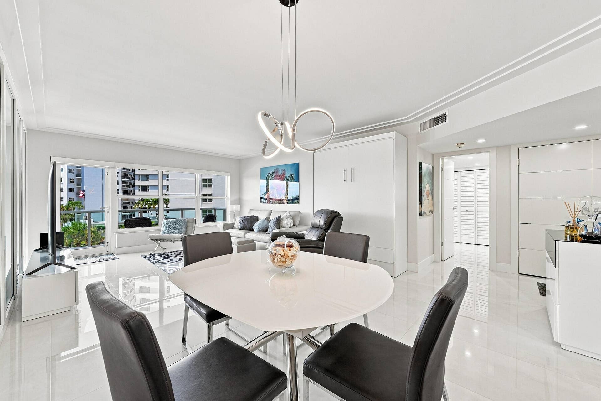 43_dining area