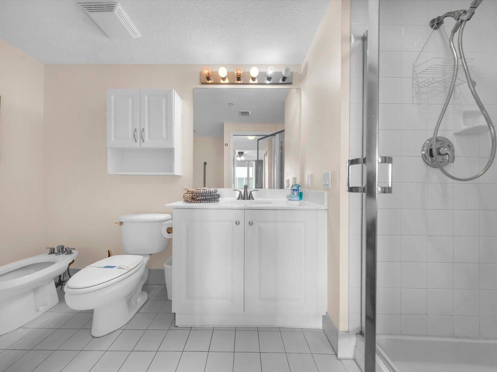 18100 N Bay Road, #707, Sunny Isles Beach, FL 33160 En suite master bath