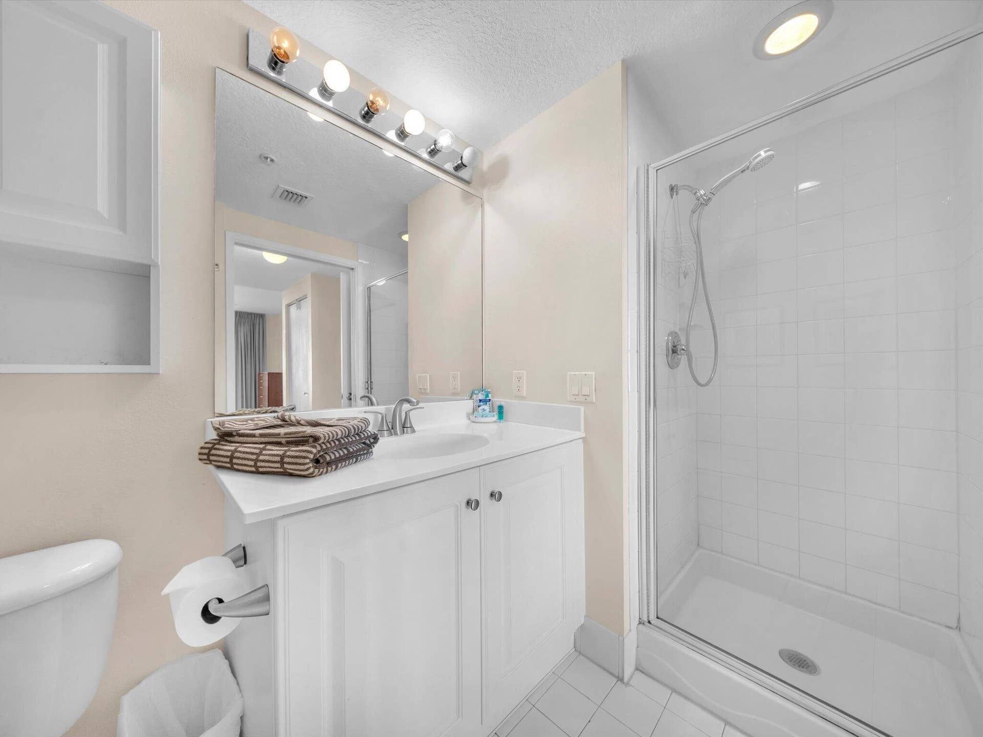 18100 N Bay Road, #707, Sunny Isles Beach, FL 33160 En suite master bath