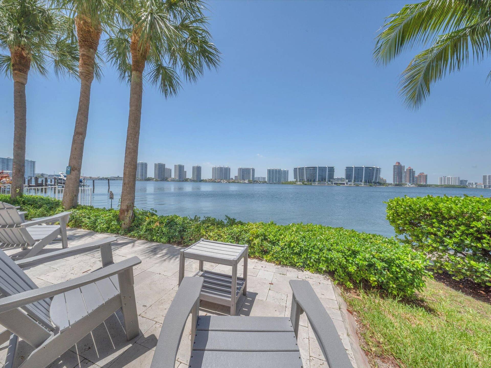 18100 N Bay Road, #707, Sunny Isles Beach, FL 33160 Common area