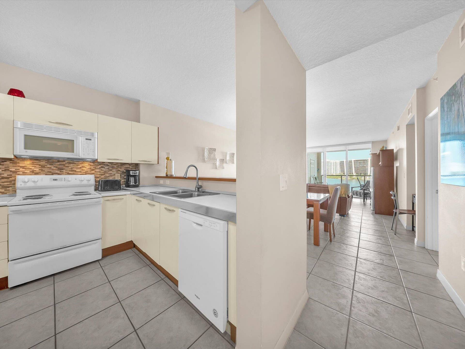 18100 N Bay Road, #707, Sunny Isles Beach, FL 33160 12-DSC5215