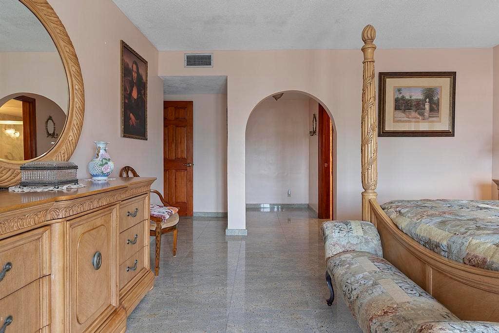 3475 S Ocean Boulevard, #4010, Palm Beach, FL 33480 3745 S. Ocean Boulevard, Palm Beach - un