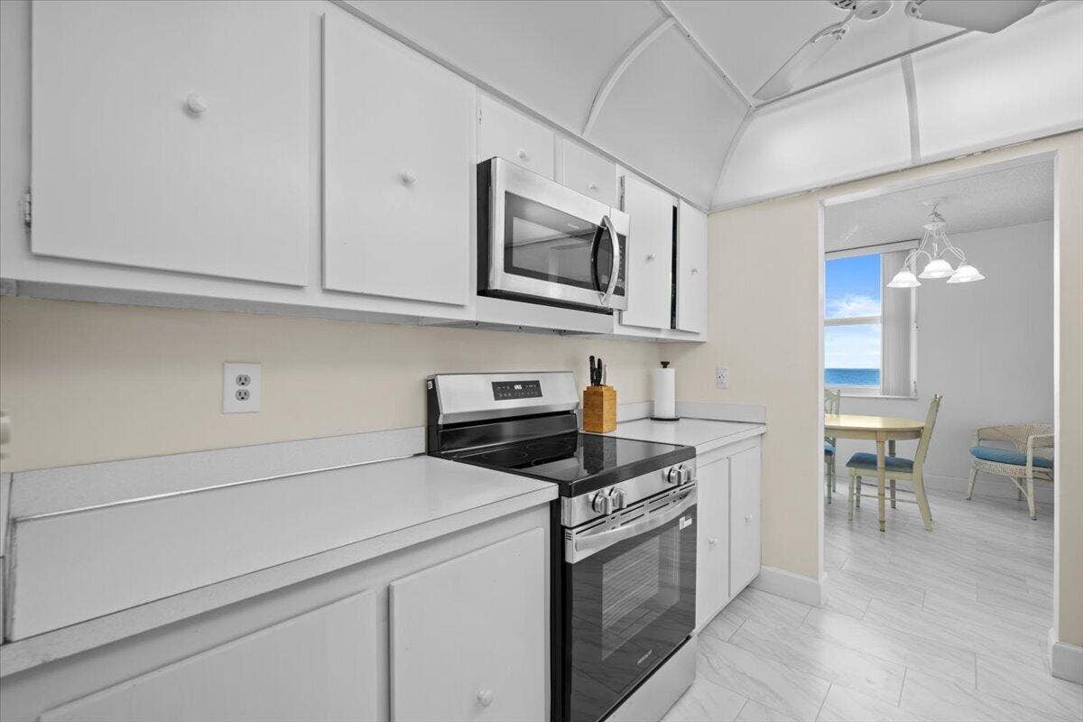 5440 N OCEAN Drive, #706, Singer Island, Singer Island, FL 33404 Kitchen