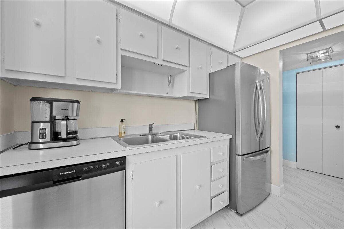 5440 N OCEAN Drive, #706, Singer Island, Singer Island, FL 33404 Kitchen