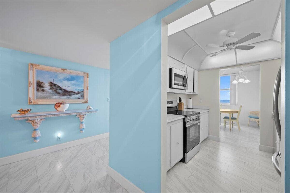 5440 N OCEAN Drive, #706, Singer Island, Singer Island, FL 33404 Foyer