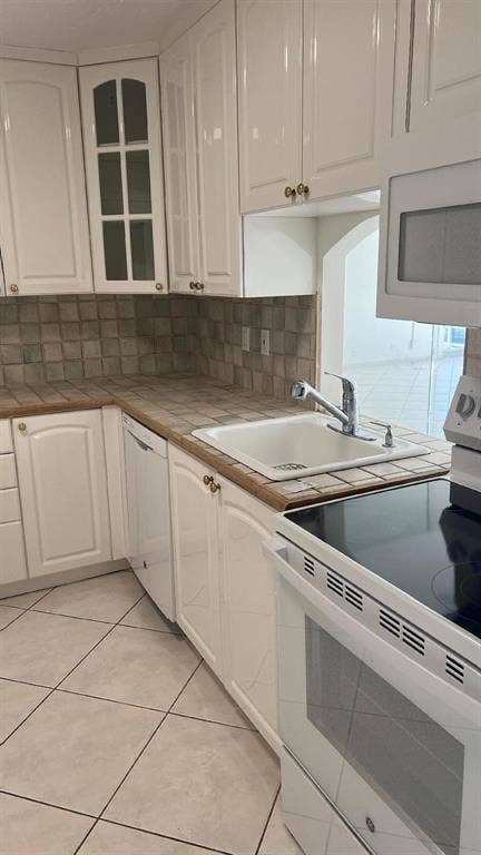 3015 N OCEAN Boulevard, #14K, Fort Lauderdale, FL 33308 kitchen