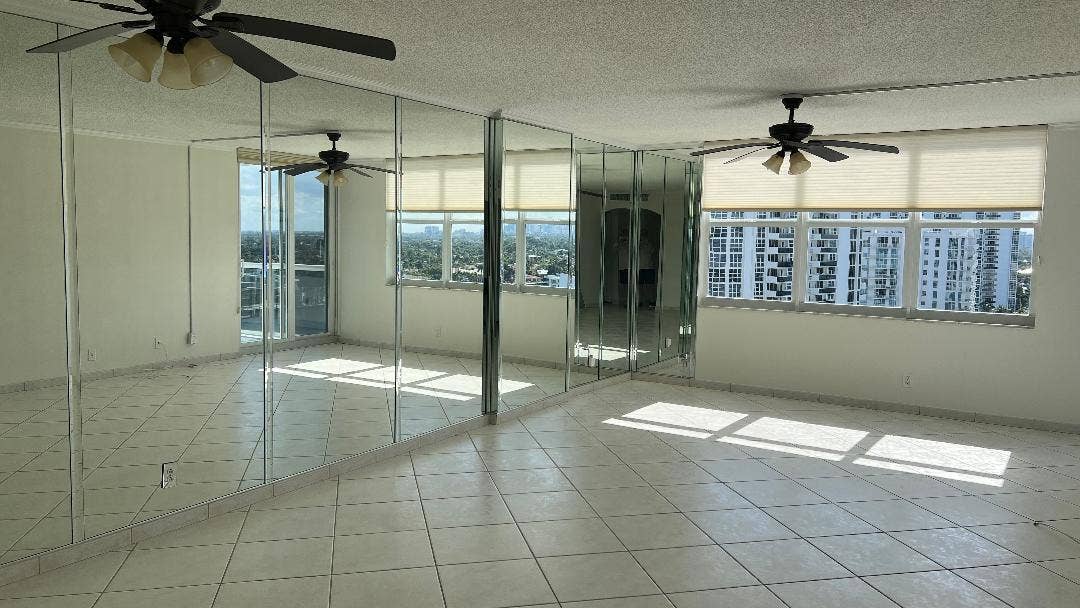 3015 N OCEAN Boulevard, #14K, Fort Lauderdale, FL 33308 living room