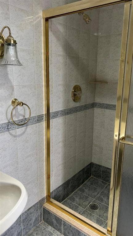 3015 N OCEAN Boulevard, #14K, Fort Lauderdale, FL 33308 bath shower