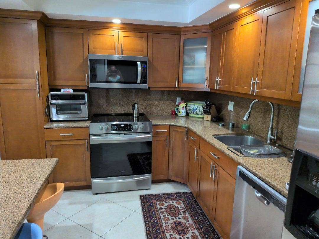 907 Cypress Terrace, #205, Pompano Beach, FL 33069 Kitchen 1
