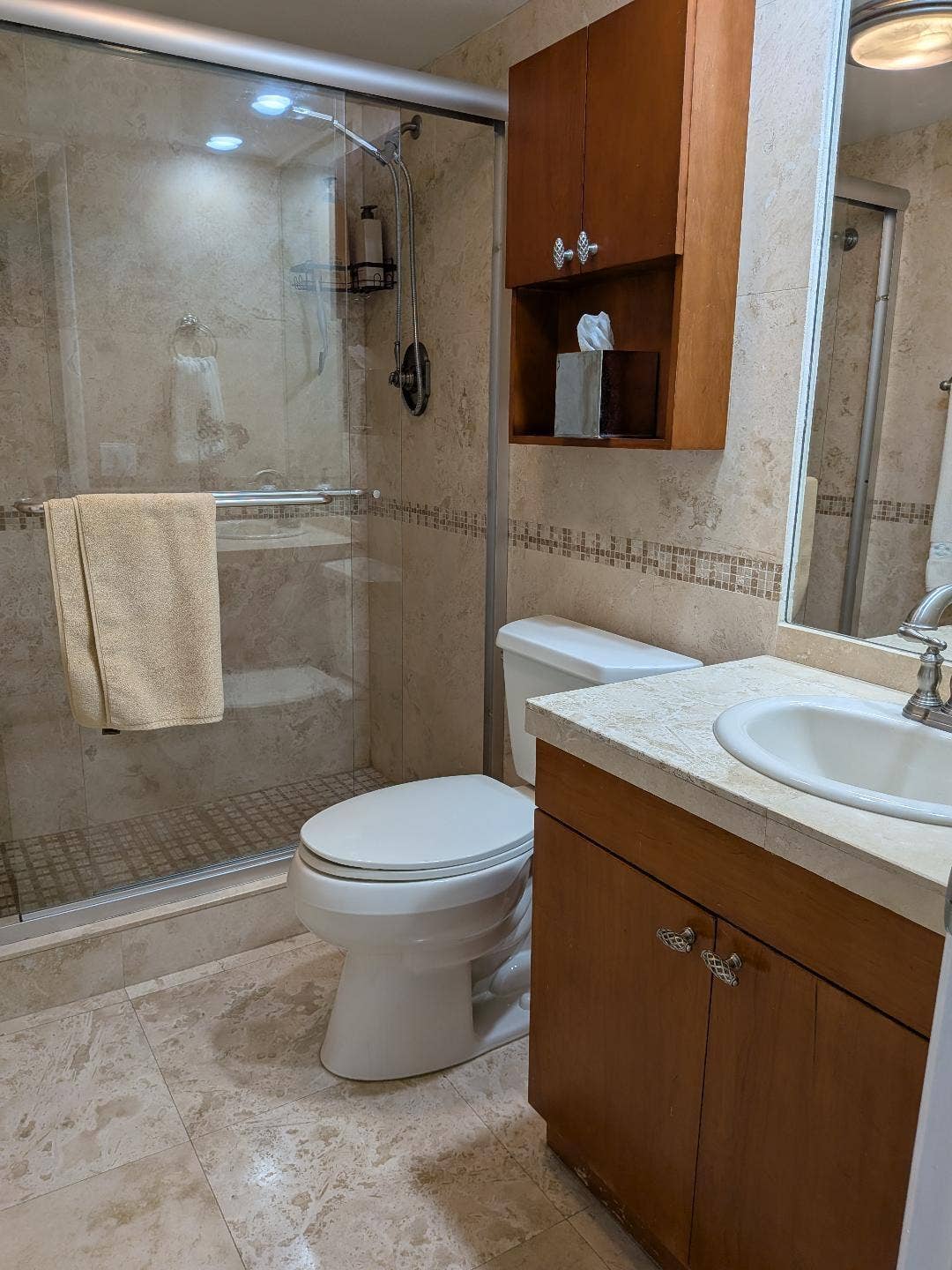 907 Cypress Terrace, #205, Pompano Beach, FL 33069 Bathroom 2
