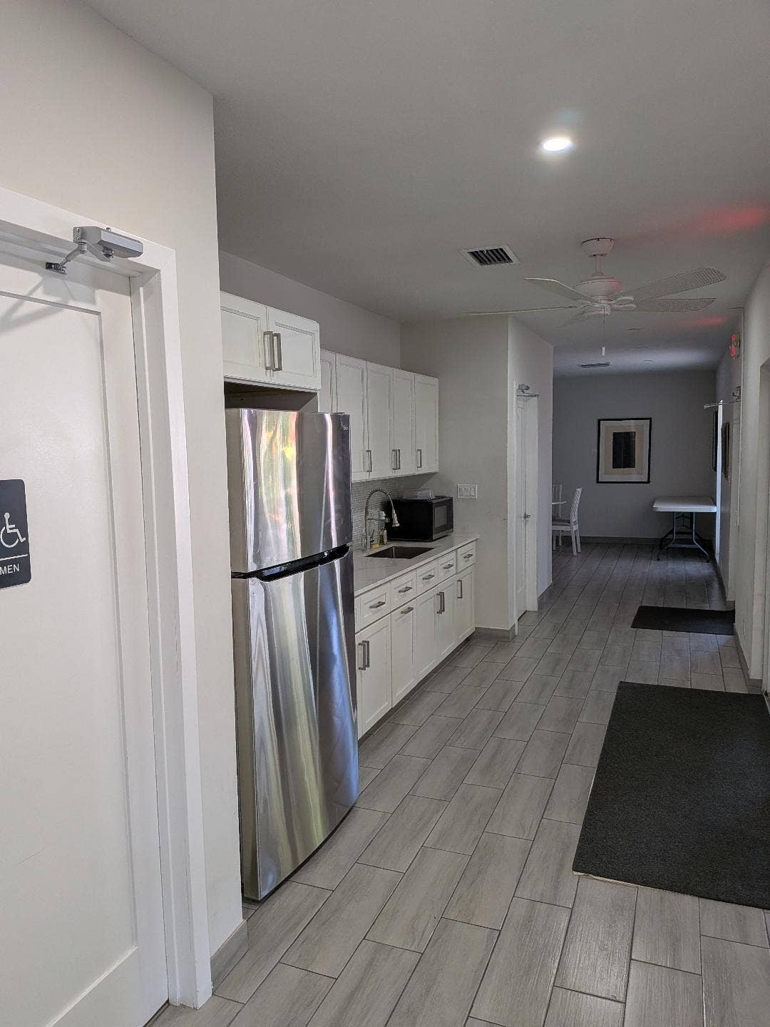 907 Cypress Terrace, #205, Pompano Beach, FL 33069 Club house kitchen