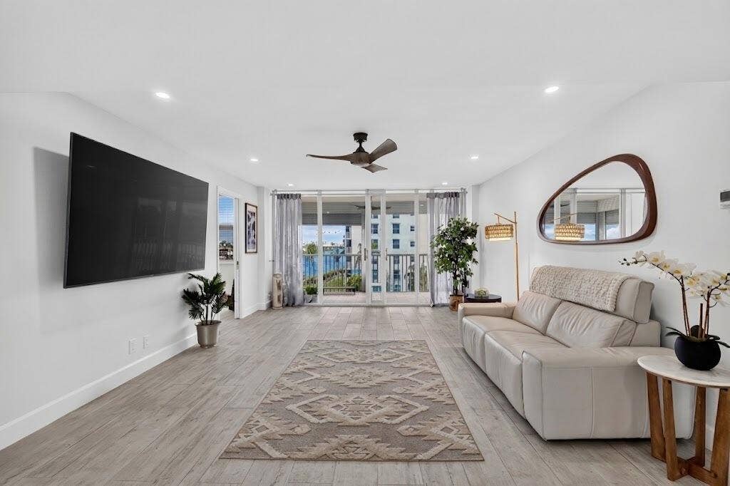 1 Harbourside Drive, #3403, Delray Beach, FL 33483 Living room with view