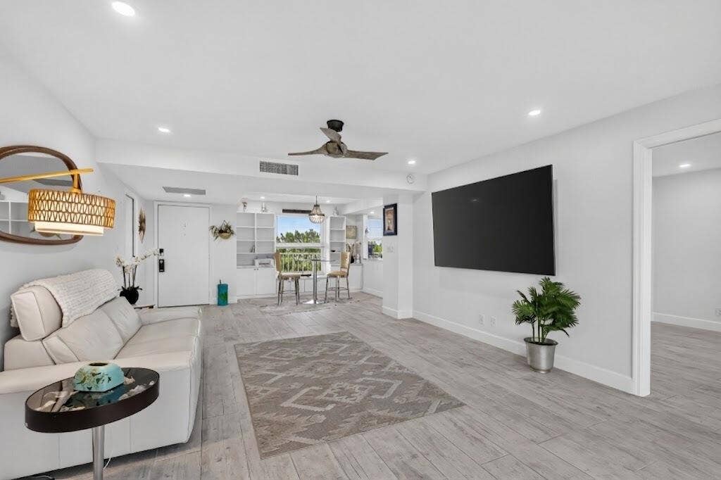 1 Harbourside Drive, #3403, Delray Beach, FL 33483 Living room with cord removed from TV