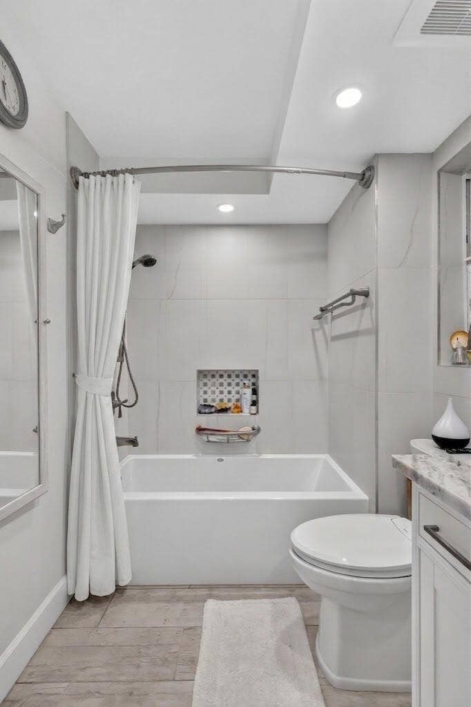 1 Harbourside Drive, #3403, Delray Beach, FL 33483 Soaking tub - Master bath