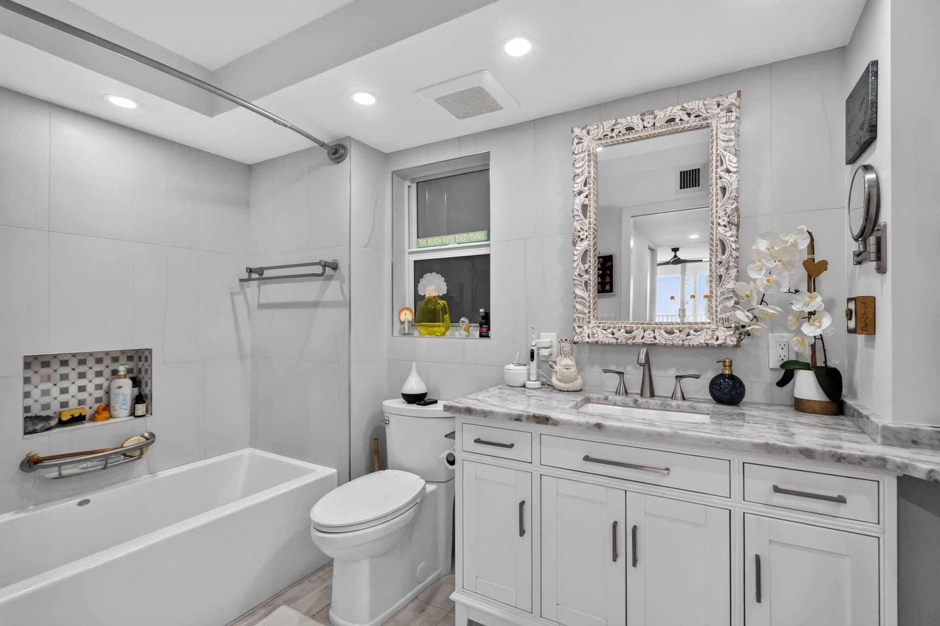 1 Harbourside Drive, #3403, Delray Beach, FL 33483 Master bathroom with soaking tub