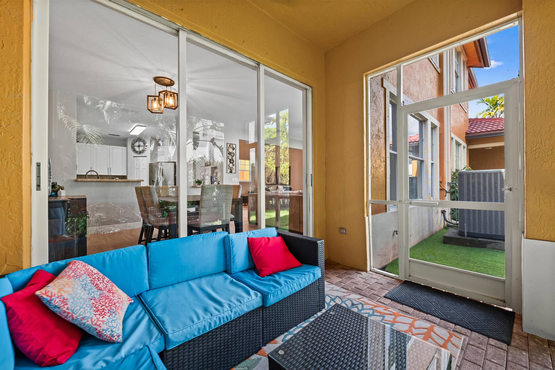 Cozy screened patio